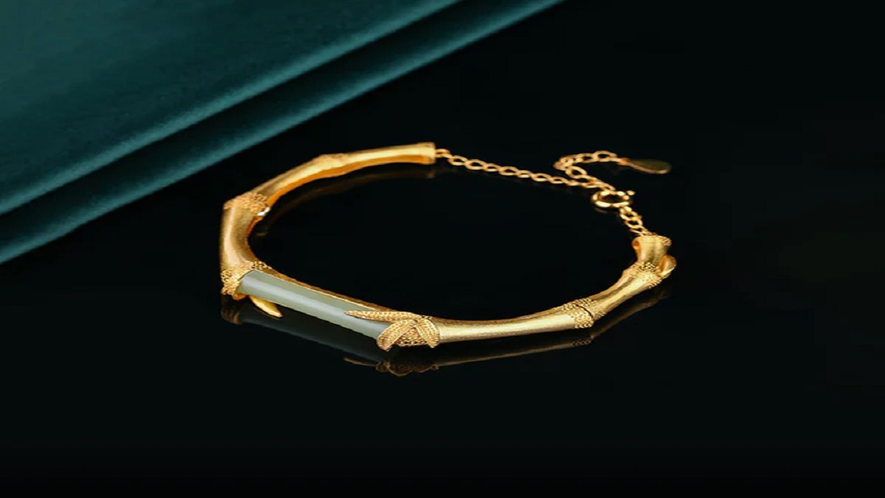 The Best Dainty Jewelry Gifts for Mother